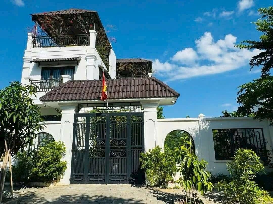 Дом 250 м², 4 спальни, юго-запад, с террасой и двором — фото 1 из 10