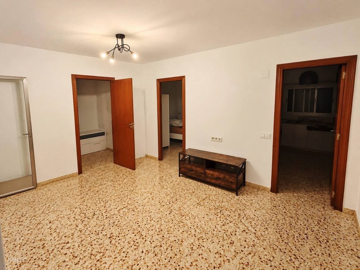 3 спальни, 80 м², терраса и балкон в Els Orriols